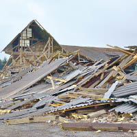德國<br>德國中部有房屋在大風中倒塌。（美聯社圖片）