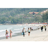巴東海灘吸引不少遊客前往。（資料圖片）