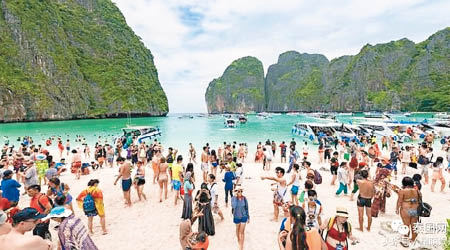 大批中國遊客湧到泰國斯米蘭群島觀光。（互聯網圖片）