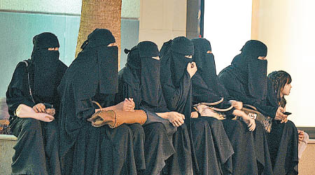 沙特逐步放寬對女性限制。