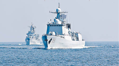 解放軍海軍艦艇頻繁越過黃海海域。