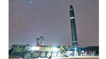 北韓早前試射火星15型洲際彈道導彈。