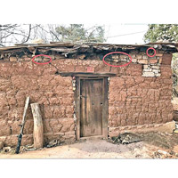 有村民用古磚（紅圈示）來建屋。（互聯網圖片）