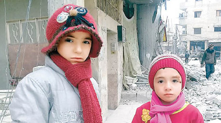 諾亞（左）與妹妹阿拉（右）在Twitter講述戰區中的兒童慘況。（互聯網圖片）