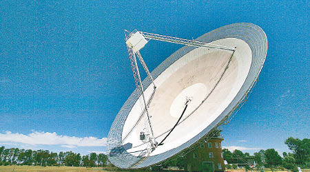 研究員近日接收到多次神秘信號；圖為帕克斯射電望遠鏡。