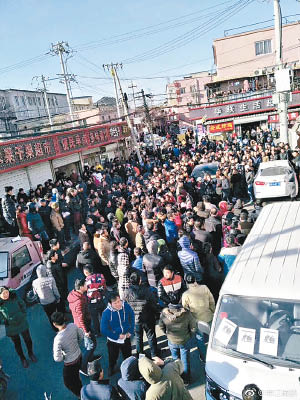 北京驅逐「低端人口」的手法被指欠妥善，惹來民眾不滿。