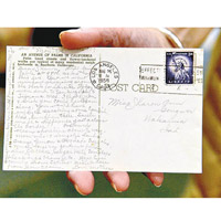 明信片由岡維爾的母親於南加州寄出。