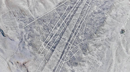 考古學家在納斯卡沙漠附近發現多幅新線條圖案。