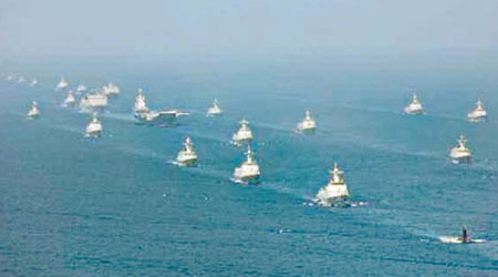 海軍四十八艘戰艦在南海受閱。（互聯網圖片）
