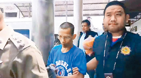 淫僧（左）被警方拘捕。（互聯網圖片）