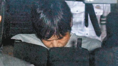 國分惠介被警方押走。（互聯網圖片）