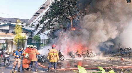 教堂襲擊<br>泗水教堂周日連環遇襲造成十四死。