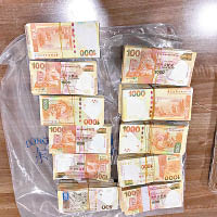 警方起出大批港幣現鈔。