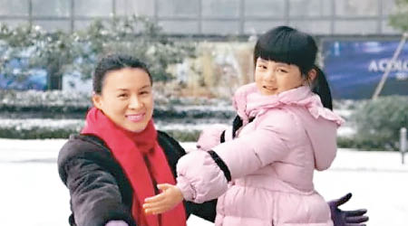 女戶主朱小貞（左）事發時的報案電話錄音曝光。（資料圖片）