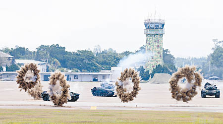 台軍在清泉崗進行反空降演習。（互聯網圖片）