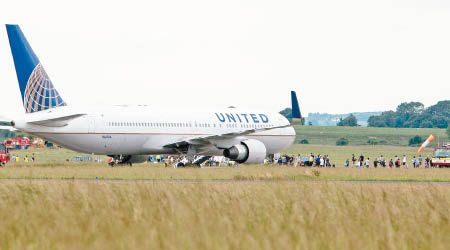 聯合航空客機於愛爾蘭急降。（互聯網圖片）