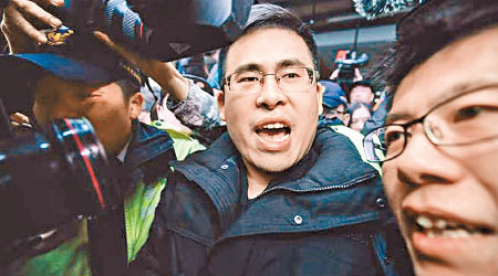 王炳忠（圖中）被檢方起訴。（中時電子報圖片）