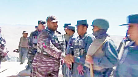 阿富汗警方加強巡邏。（美聯社圖片）
