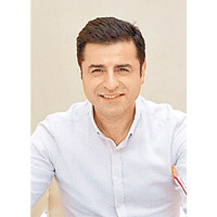 德米爾塔什（Selahattin Demirtas，45歲）<br>親庫爾德的人民民主黨黨魁，有「庫爾德奧巴馬」之稱；因涉及恐怖主義，目前正被監禁。