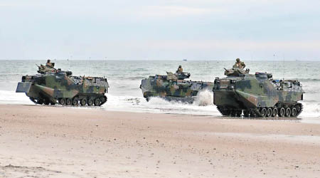 AAV7A1是美軍海軍陸戰隊的主要兩棲載具。（互聯網圖片）