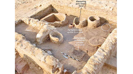 考古學家於孟考拉金字塔附近找到該兩個房屋遺址。（互聯網圖片）