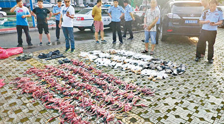 警方在疑犯車內搜出大量野生鷺鳥屍體。（互聯網圖片）