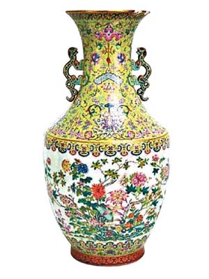該花瓶最終被一名來自中國的買家奪得。（互聯網圖片）