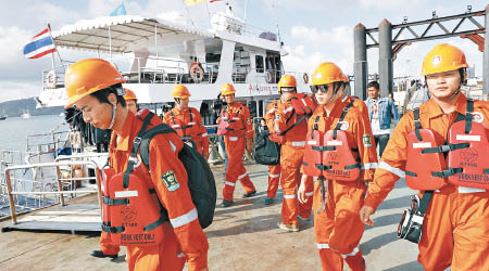 中國的救援人員日前抵布吉參與搜索。