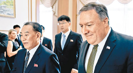 美國國務卿蓬佩奧（右）多次與金英哲（左）會談。（美聯社圖片）