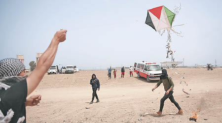 加薩巴人以火風箏襲擊以色列。（美聯社圖片）
