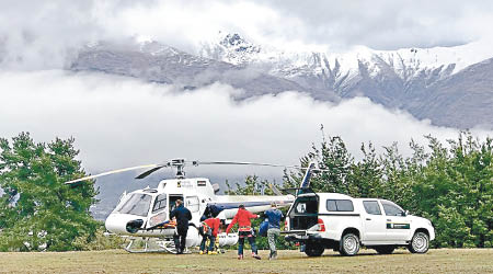 新西蘭出動直升機救援。（互聯網圖片）