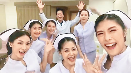 笑容甜美的護士，令網民紛紛詐病。（互聯網圖片）
