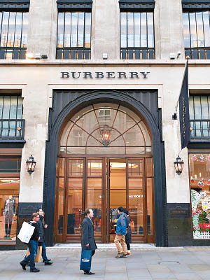 Burberry承諾逐步淘汰毛皮原材料。