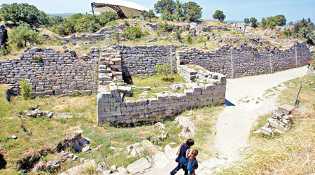 特洛伊古城遺址位於恰納卡萊省。