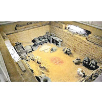 殷墟距今約三千年歷史，是首批國家重點文物保護單位。
