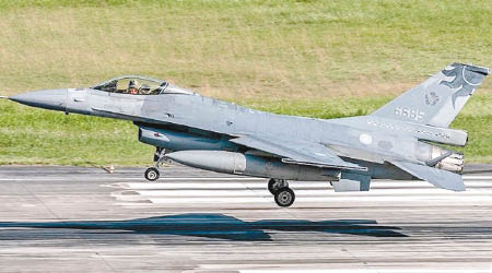 對台軍售清單包括F16戰機零件。