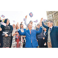 英國獨立黨代表及支持者早前慶祝脫歐公投成功。