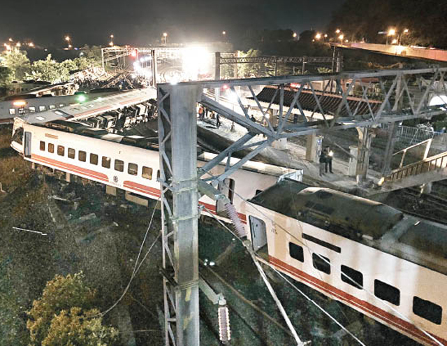 宜蘭慘劇台鐵翻側軌插車廂18死168傷