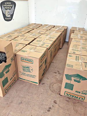 警方在貨車上搜出多箱大麻。