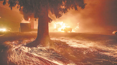 加州山火已奪去多人性命。（美聯社圖片）