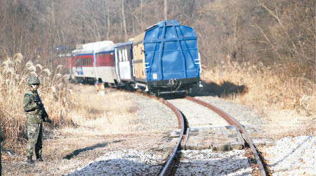 南韓火車駛往北韓。（美聯社圖片）