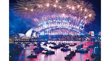 澳洲<br>悉尼港大橋發放逾十萬枚煙花。