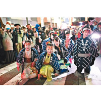 日本<br>小童參加稻荷神社王子狐狸遊行。