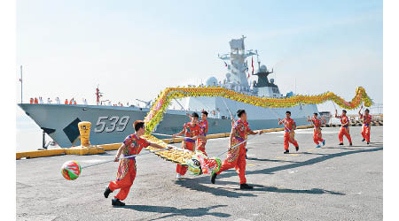 中國海軍護航編隊今年首訪菲律賓。