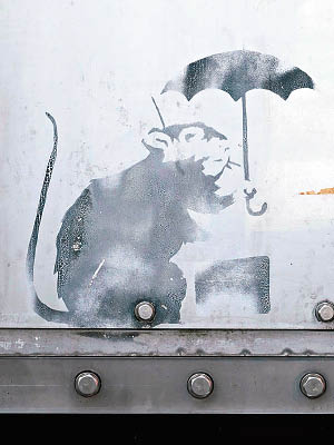 「老鼠撐傘」是Banksy最著名的作品之一。
