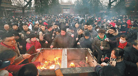 北京<br>雍和宮香火鼎盛。（互聯網圖片）