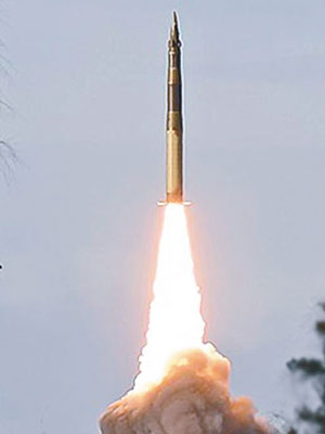俄羅斯RS-24型亞爾斯洲際彈道導彈性能<br>射程：1.1至1.2萬公里、時速：逾2.45萬公里、發射平台：地底發射井及移動發射車<br>RS-24型洲際彈道導彈成功試射。