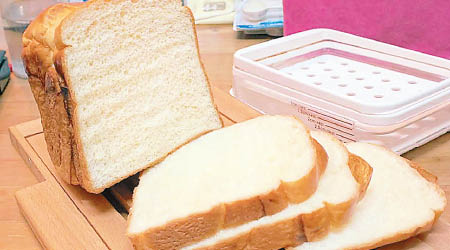 中國科協早前刊文稱「兒童食麵包會患癌」。（互聯網圖片）
