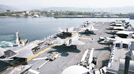 黃蜂號搭載多架F-35B隱形戰機駛抵菲律賓。（互聯網圖片）