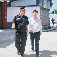 雲南德宏州公安局前副局長楊剛（右）充當保護傘被查。（互聯網圖片）